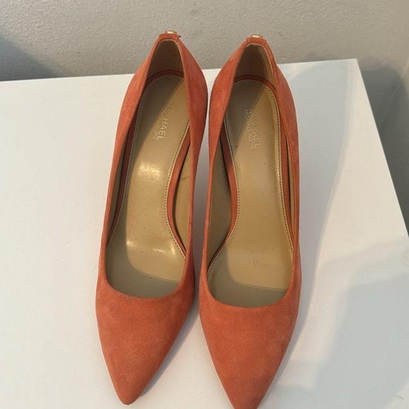 Michael Kors Peach Pumps - Picture 3 of 7